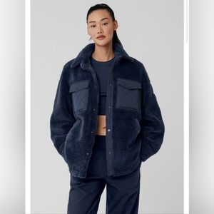 Alo yoga navy Sherpa edge jacket, size xs. Unisex